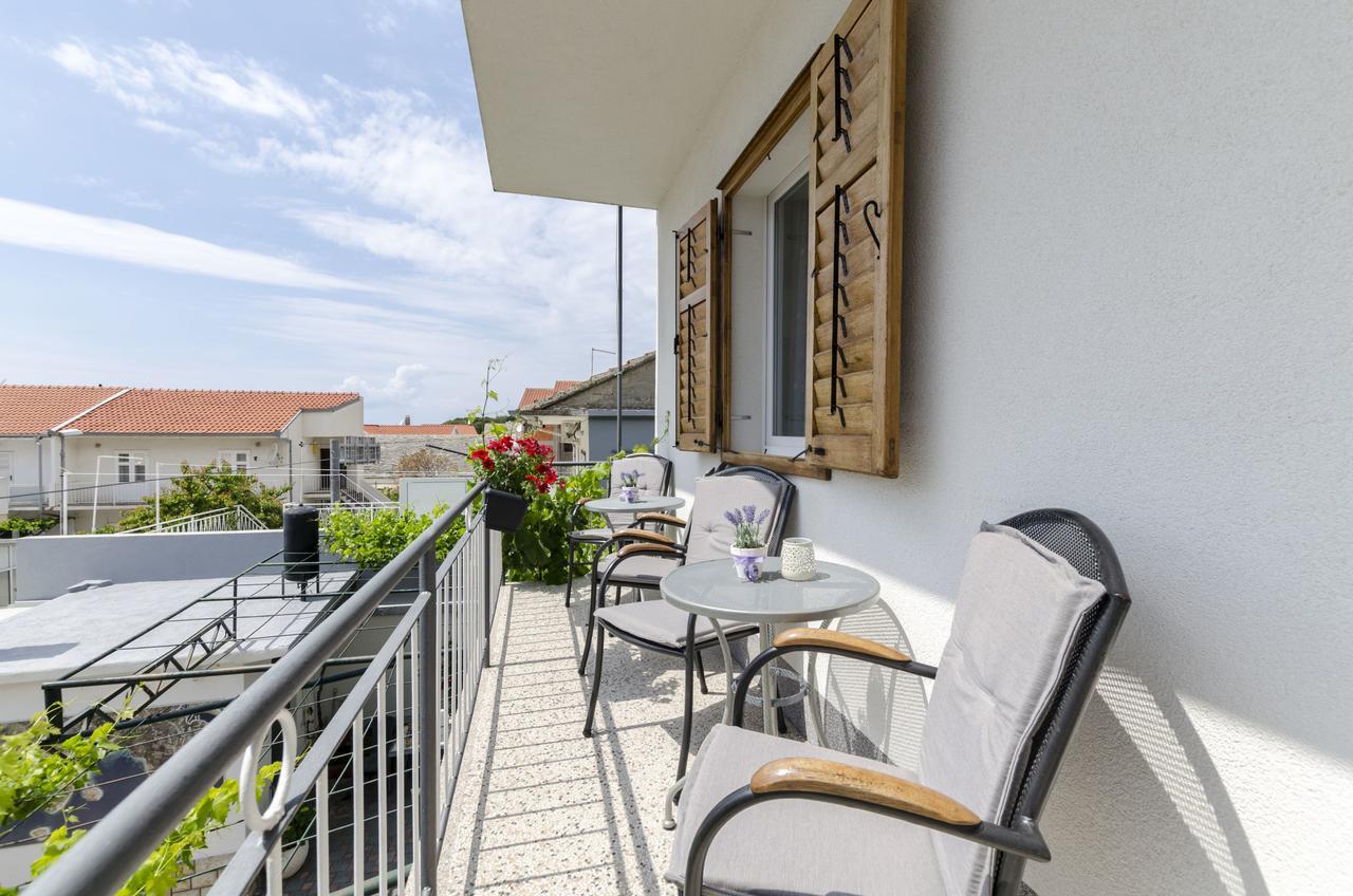 Apartment Antonija Primosten Exterior photo