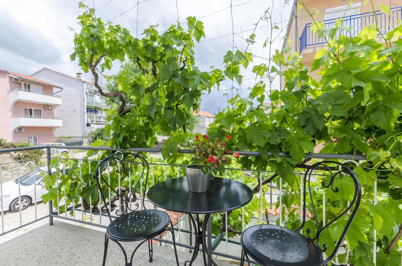 Apartment Antonija Primosten Exterior photo