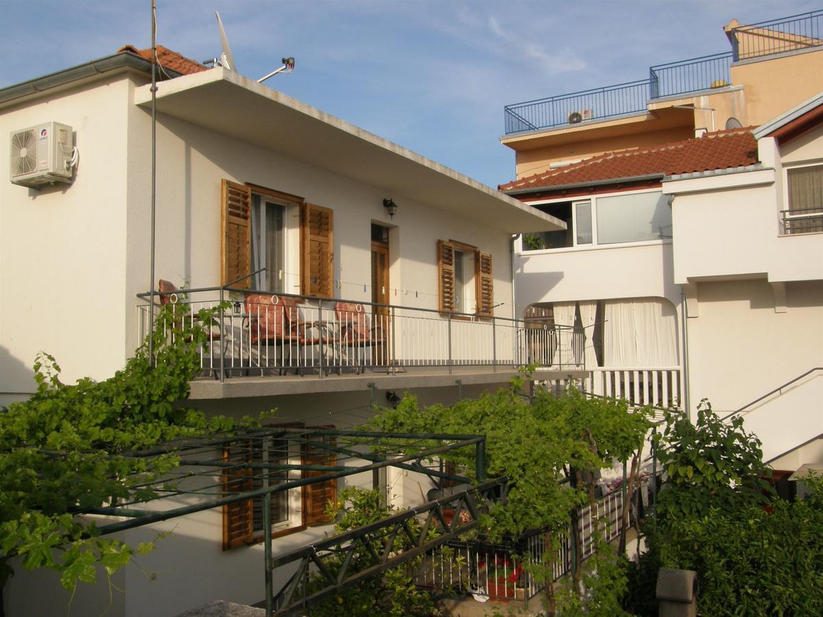 Apartment Antonija Primosten Exterior photo
